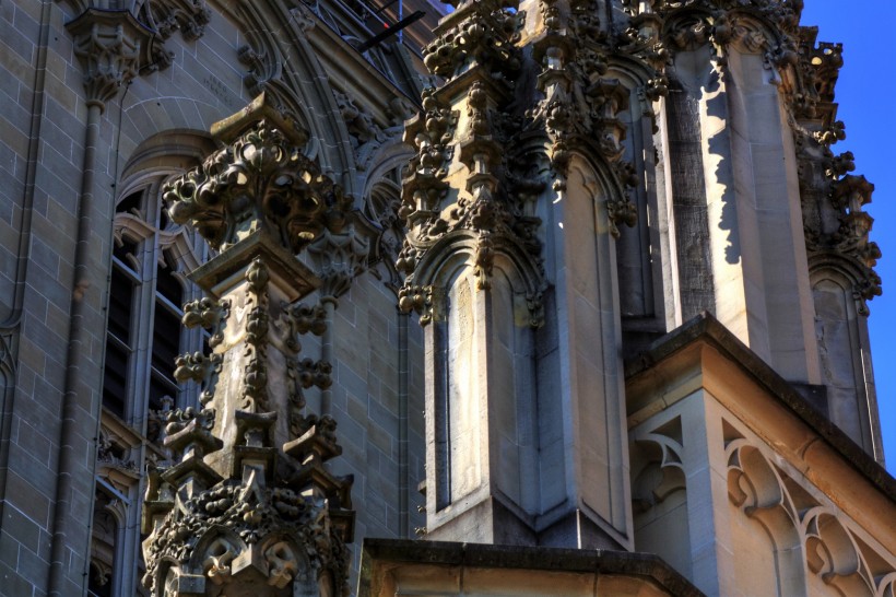 点击大图看下一张：瑞士伯尔尼大教堂图片