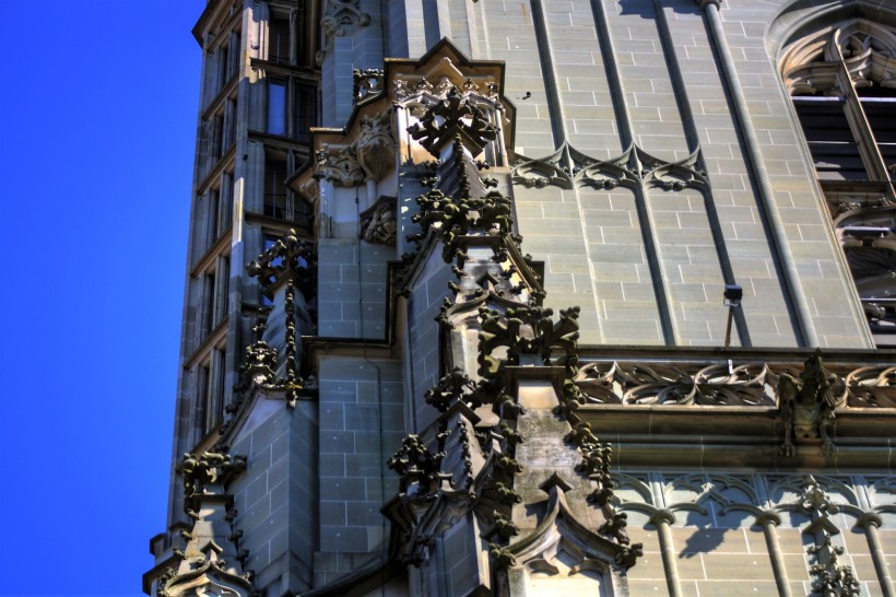 点击大图看下一张：瑞士伯尔尼大教堂图片