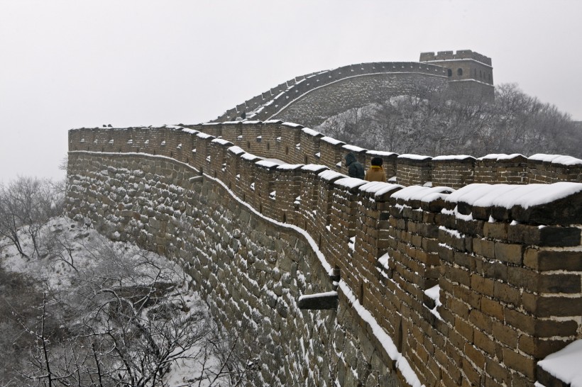 点击大图看下一张：北京慕田峪长城雪中风景图片