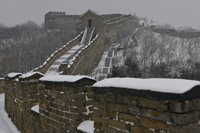 点击大图看下一张：北京慕田峪长城雪中风景图片