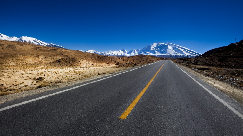 点击大图看下一张：新疆慕士塔格峰风景图片