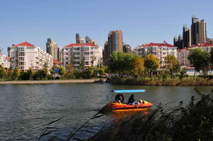 点击大图看下一张：天津南翠屏公园风景图片