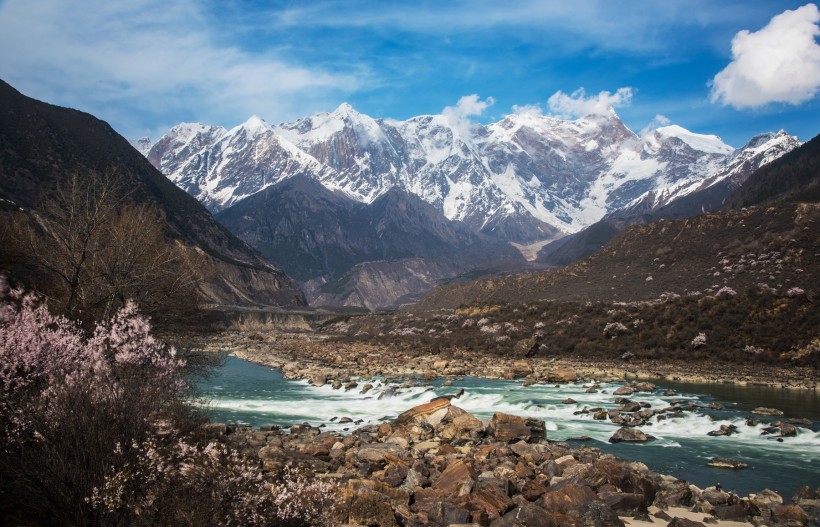 点击大图看下一张：西藏林芝南迦巴瓦峰风景图片