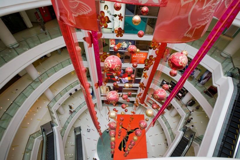 点击大图看下一张：上海南京路商业街图片