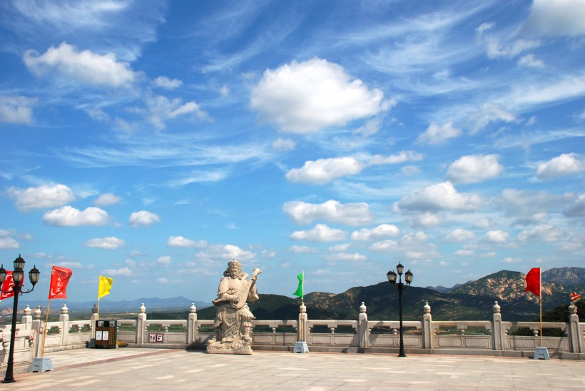 点击大图看下一张：山东烟台南山大佛风景图片