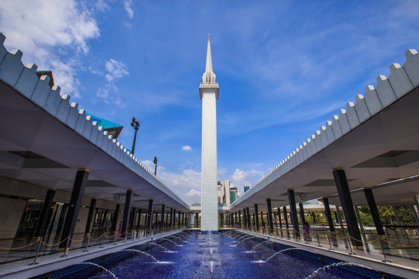点击大图看下一张：马来西亚吉隆坡国家清真寺图片