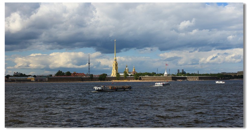 点击大图看下一张：俄罗斯涅瓦河两岸风光图片