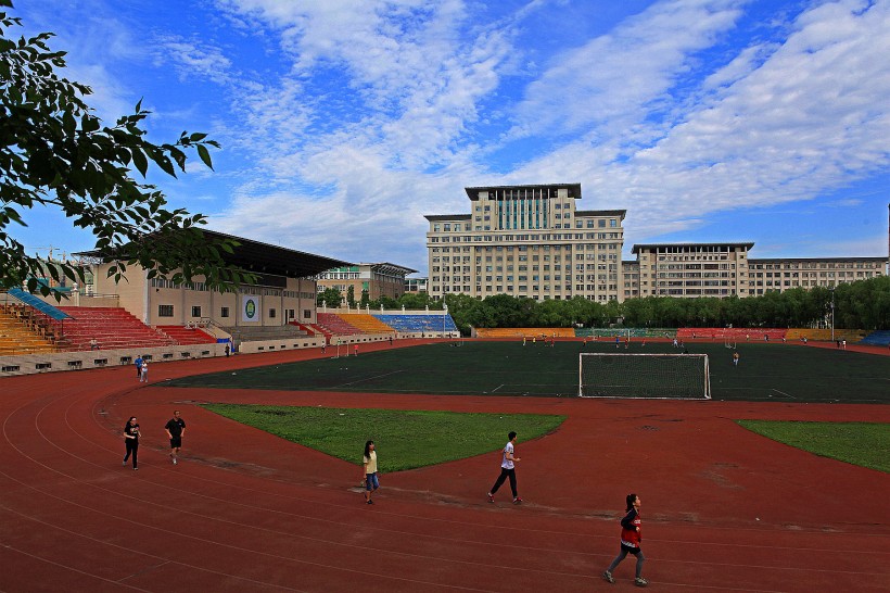 点击大图看下一张：黑龙江哈尔滨东北林业大学风景图片