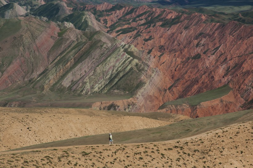点击大图看下一张：新疆努尔加大峡谷风景图片