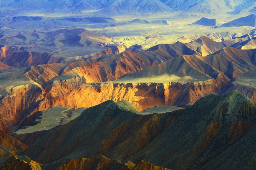 点击大图看下一张：新疆努尔加大峡谷风景图片