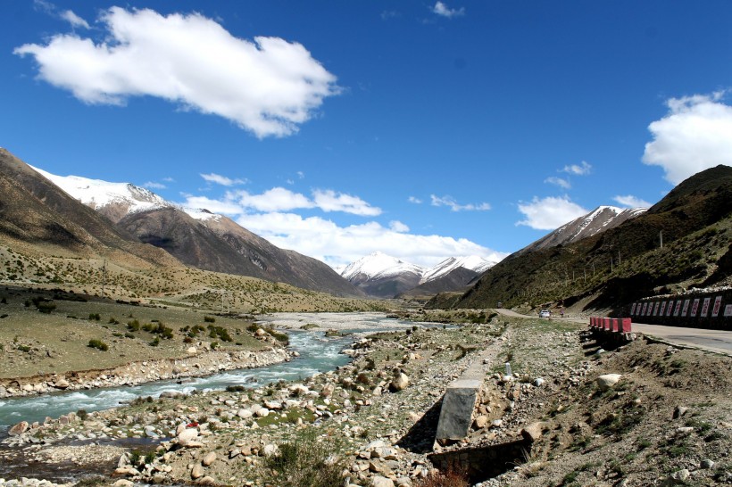 点击大图看下一张：西藏怒江72拐风景图片