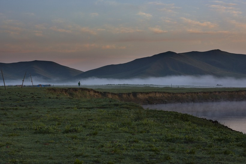 点击大图看下一张：四川诺尔盖草原风景图片