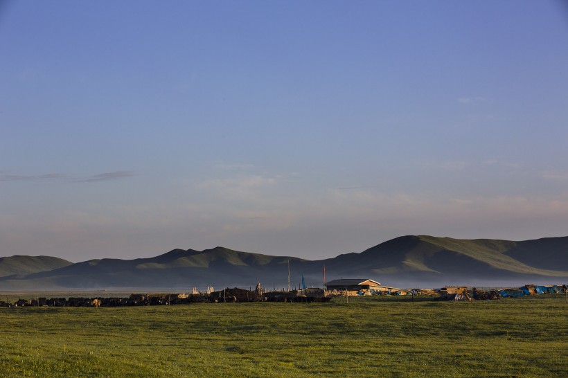 点击大图看下一张：四川诺尔盖草原风景图片