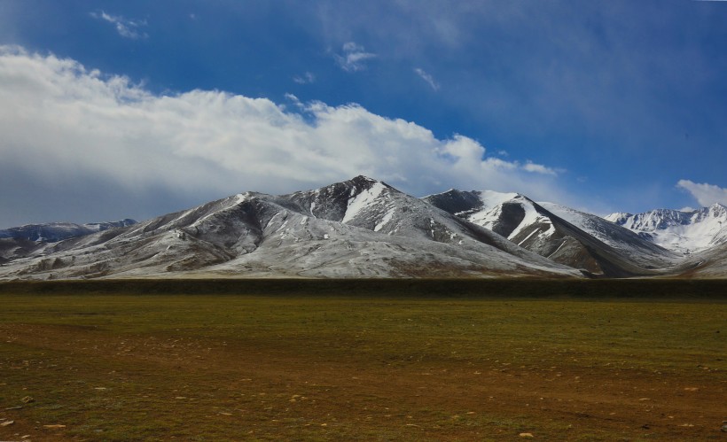 点击大图看下一张：西藏念青唐古拉山风景图片