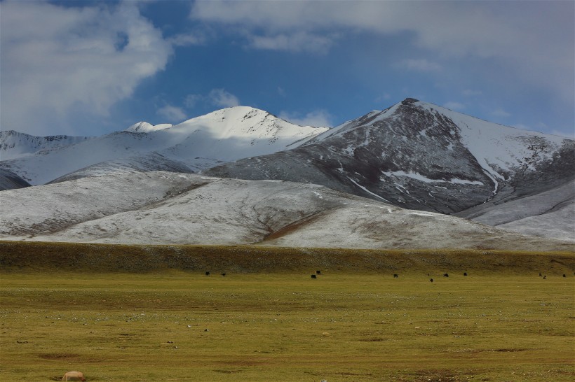 点击大图看下一张：西藏念青唐古拉山风景图片