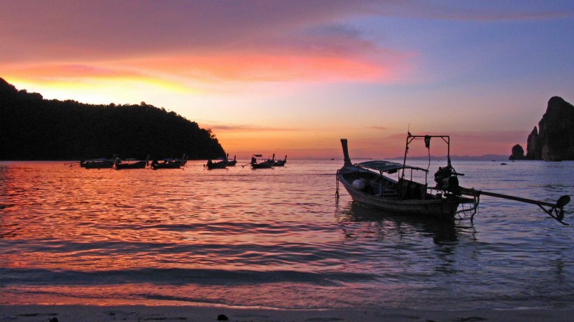 点击大图看下一张：泰国皮皮岛风景图片