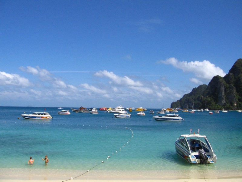 点击大图看下一张：泰国皮皮岛风景图片