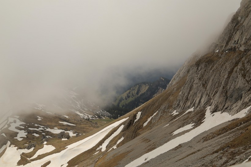 点击大图看下一张：瑞士皮拉图斯风景图片