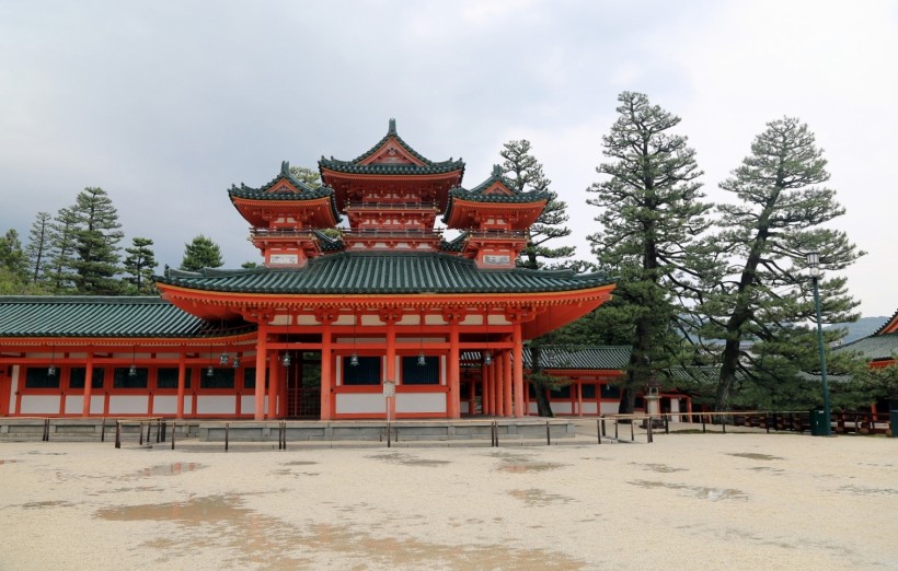 点击大图看下一张：日本平安神宫风景图片