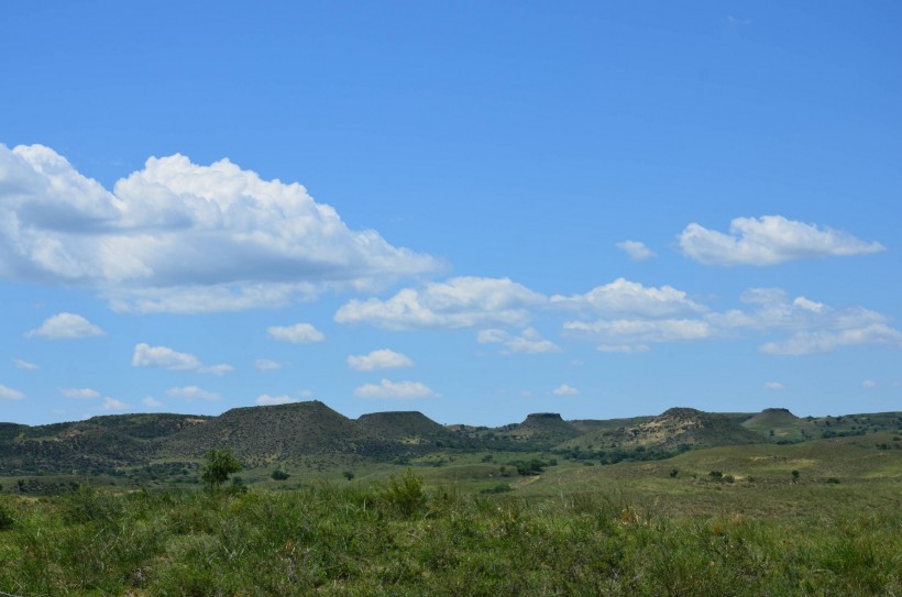 点击大图看下一张：内蒙古锡林浩特平台山风景图片
