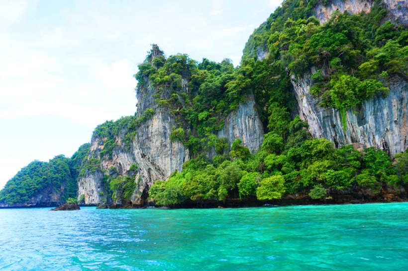 点击大图看下一张：泰国皮皮岛海边风景图片