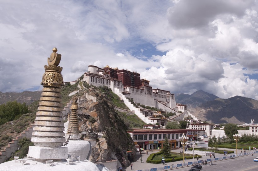 点击大图看下一张：西藏布达拉宫图片