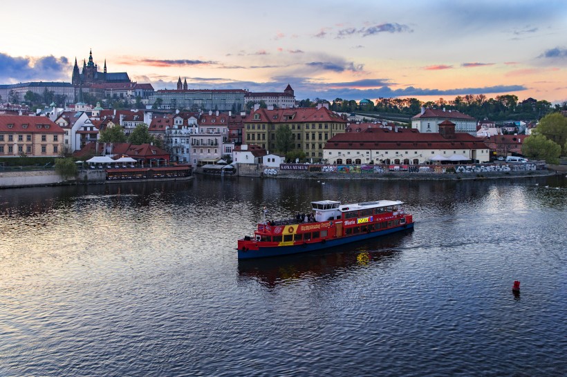 点击大图看下一张：捷克布拉格风景图片