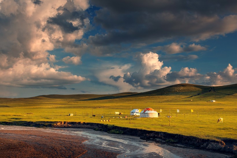 点击大图看下一张：内蒙古乌拉盖草原风景图片