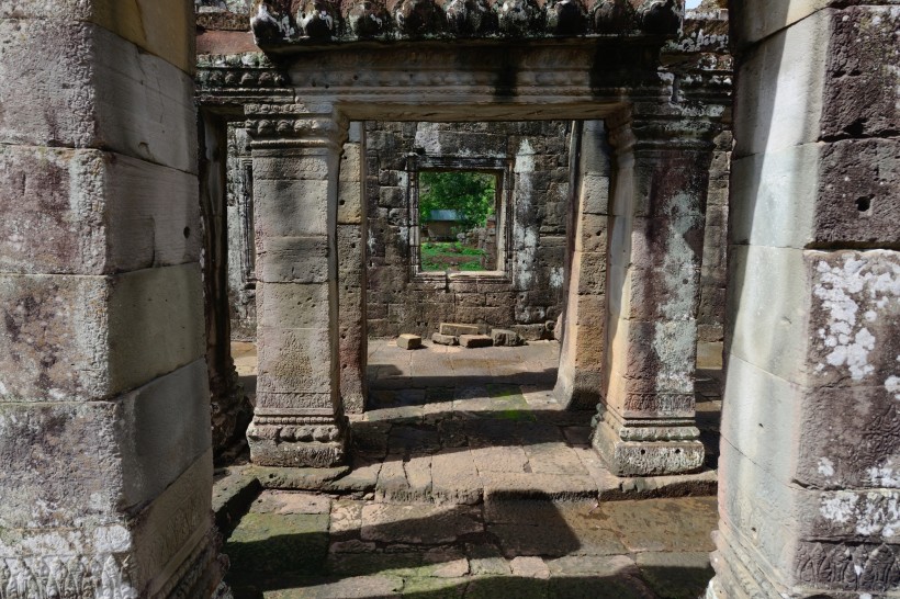 点击大图看下一张：柬埔寨斑黛喀蒂寺风景图片