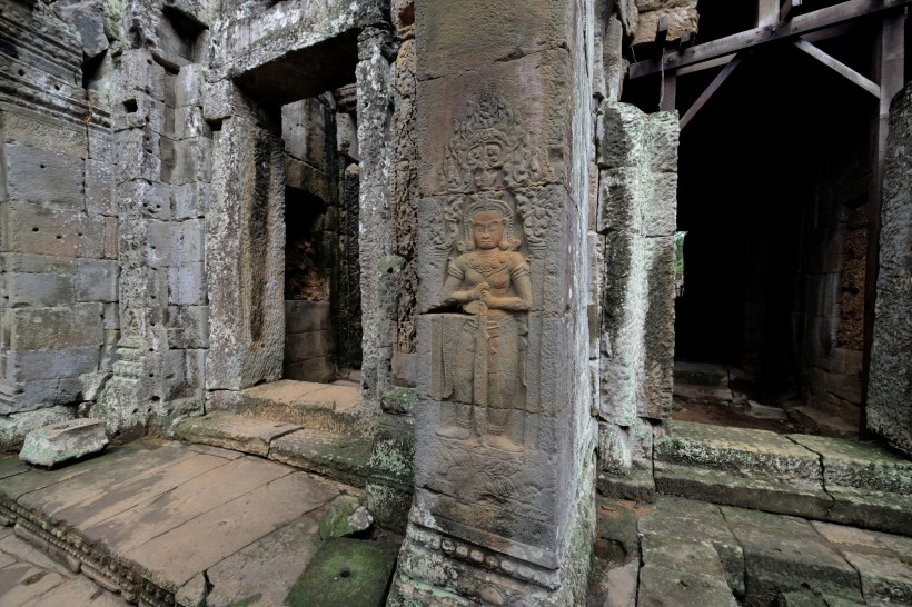 点击大图看下一张：柬埔寨斑黛喀蒂寺风景图片