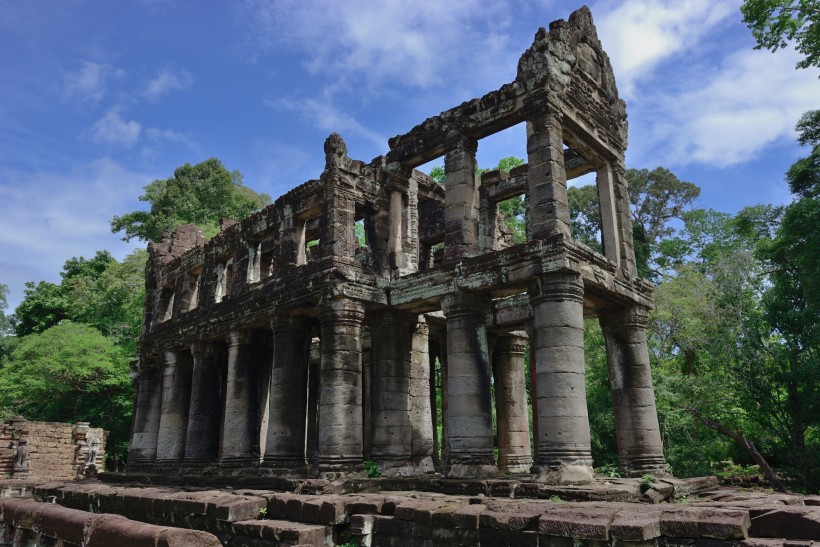 点击大图看下一张：柬埔寨圣剑寺风景图片