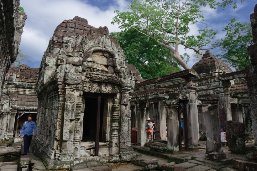 点击大图看下一张：柬埔寨圣剑寺风景图片