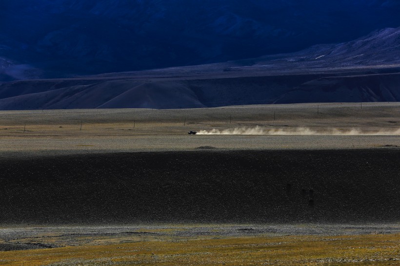 点击大图看下一张：西藏普兰风景图片