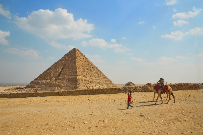 点击大图看下一张：埃及金字塔图片