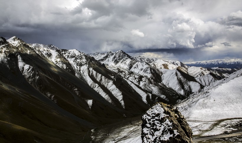 点击大图看下一张：新疆天山乔尔玛风景图片