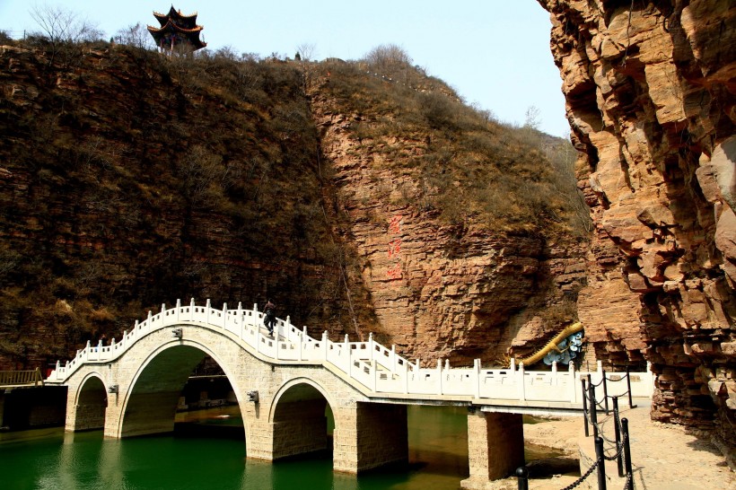 点击大图看下一张：河北邯郸七步沟风景图片