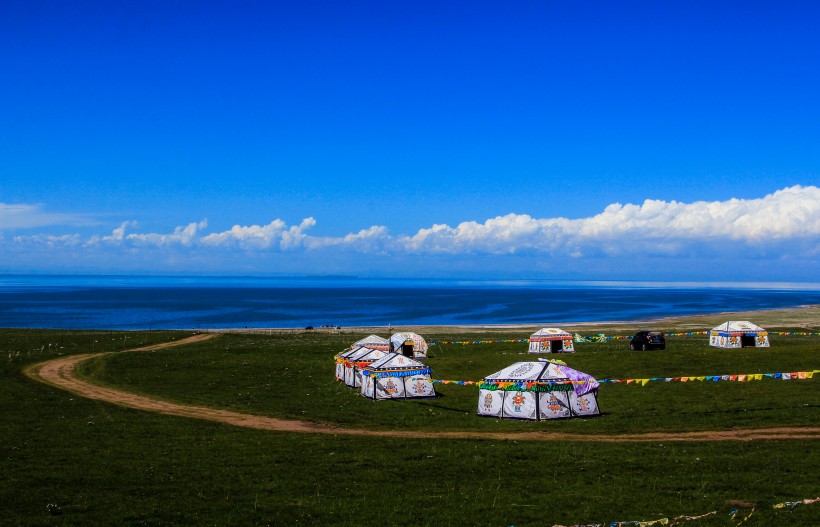 点击大图看下一张：青海湖晚霞风景图片