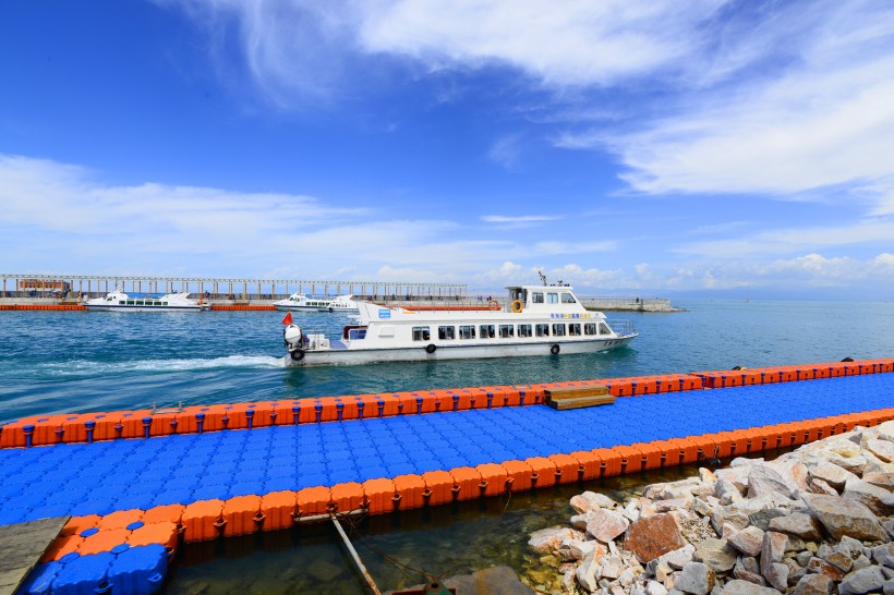 点击大图看下一张：青海省青海湖风景图片