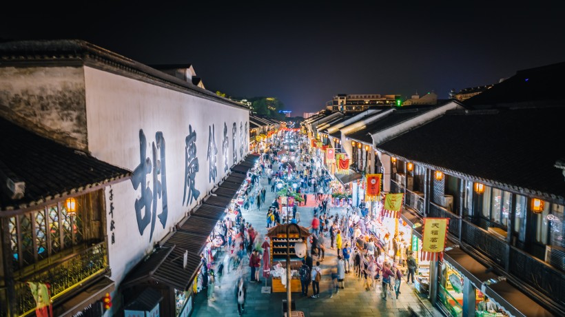点击大图看下一张：浙江杭州清河坊夜晚风景图片