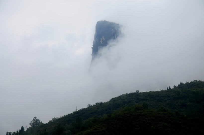 点击大图看下一张：湖北恩施清江风景图片