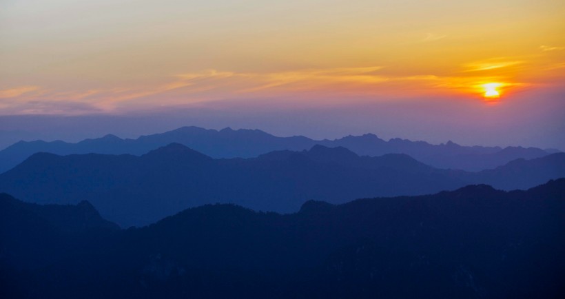 点击大图看下一张：西安秦岭光头山日落风景图片