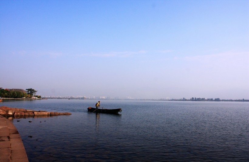 点击大图看下一张：四川西昌邛海风景图片