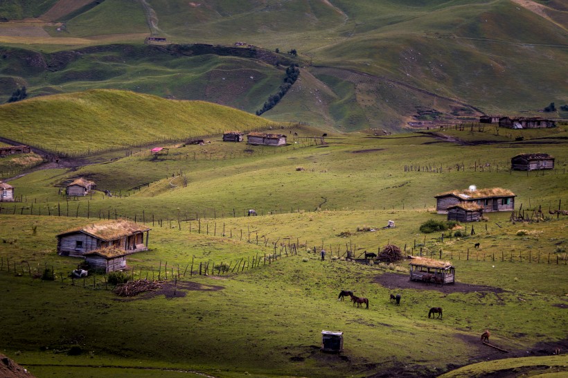 点击大图看下一张：新疆伊利琼库什台风景图片