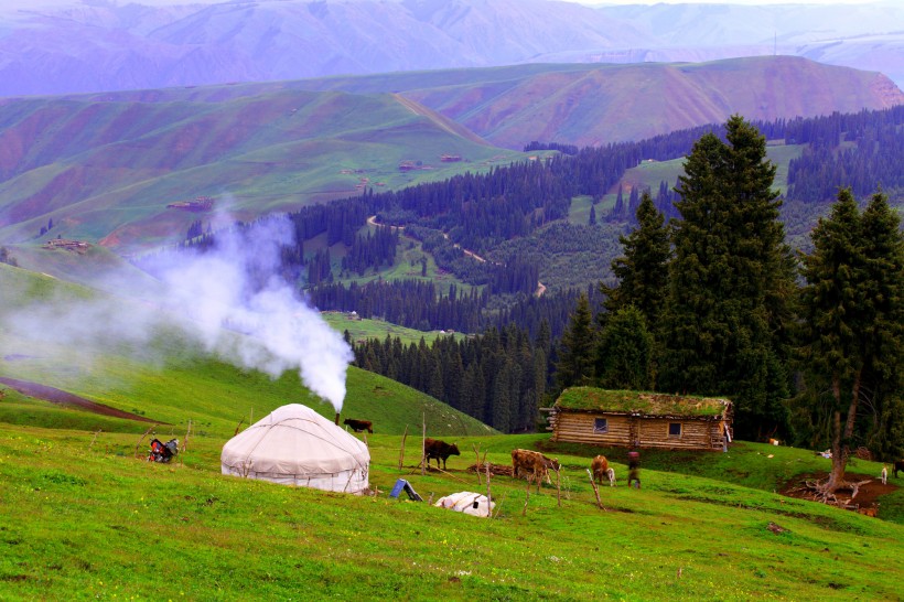 点击大图看下一张：新疆琼库什台草原风景图片