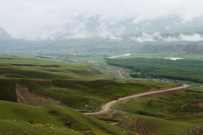 点击大图看下一张：新疆琼库什台风景图片