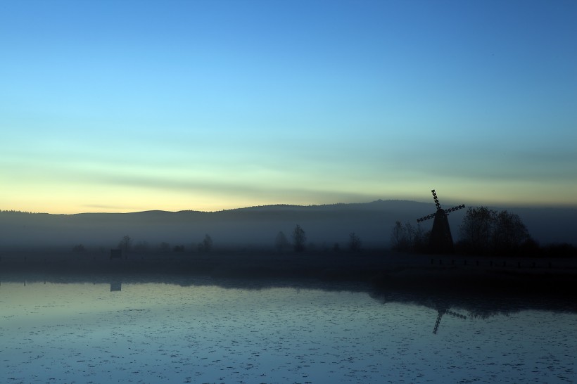 点击大图看下一张：内蒙古七星湖风景图片