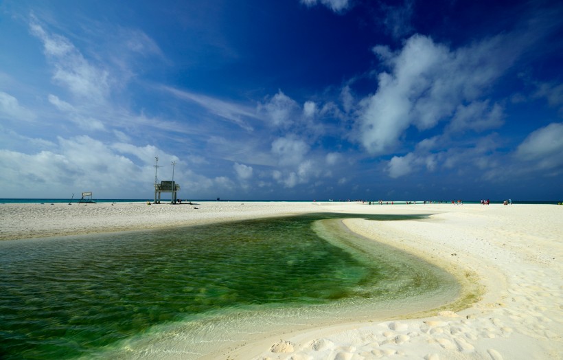 点击大图看下一张：海南西沙全富岛风景图片