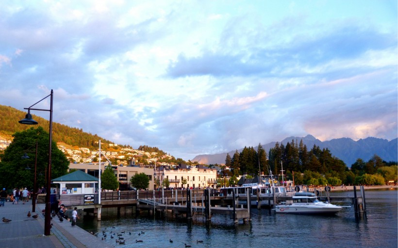 点击大图看下一张：新西兰皇后镇美景图片