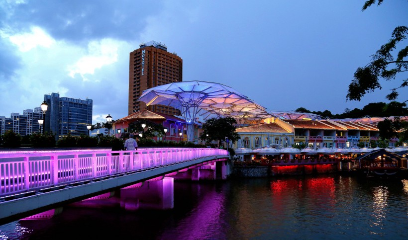 点击大图看下一张：新加坡城市夜景图片