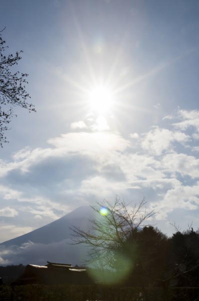 点击大图看下一张：日本富士山的图片